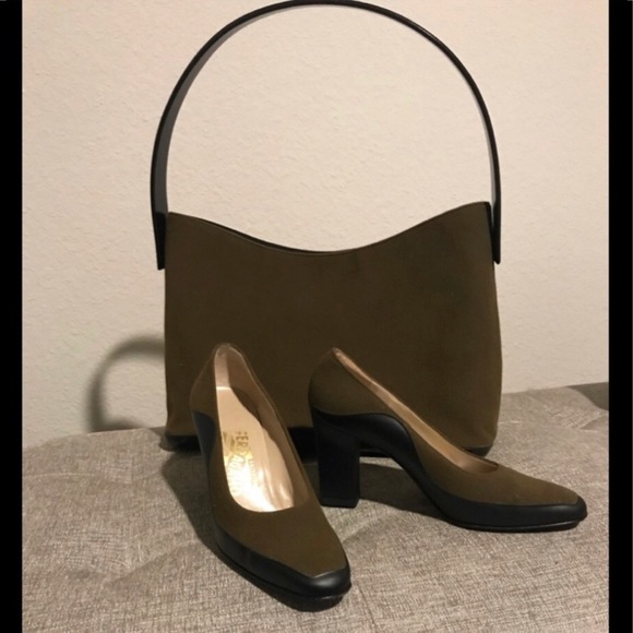 Salvatore Ferragamo Handbags - Salvatore Ferragamo like new gorgeous hobo